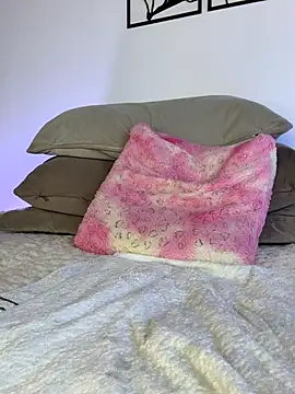 Webcam Model (ellie_mcdonald)  is live.Free join now!