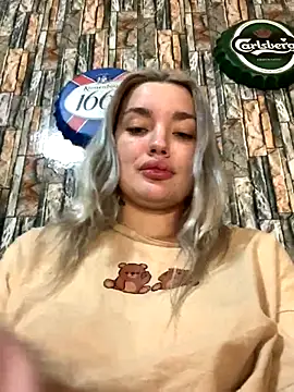 Webcam Model (Sextazy)  is live.Free join now!