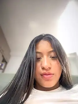 Webcam Model (Estefanii-)  is live.Free join now!