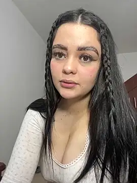 Webcam Model (Selena_Roa)  is live.Free join now!