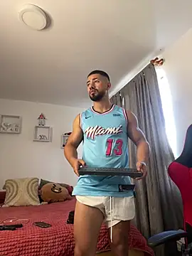 ezzio_scolaro - Ezzio_Scolaro's free webcam - UK Sex Cams