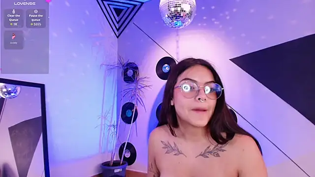 lilith_and_khloe - Lilith_and_Khloe's free webcam - UK Sex Cams