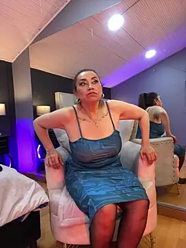 Webcam Model (Samantha_Milf__)  is live.Free join now!