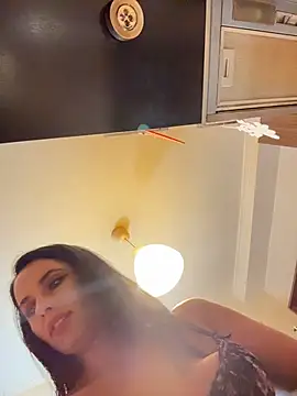 Webcam Model (Hotmomcheckk_)  is live.Free join now!