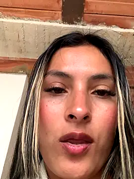 cami_leon2 - Cami_Leon2's free webcam