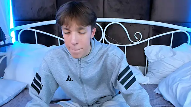 markbranston (M twink) - Cum show