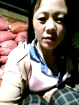 Live webcam thumbnail of Sara_pusyy from . Watch my show!