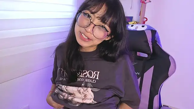 yommi_winx (F teen) - show pussy + clit massage