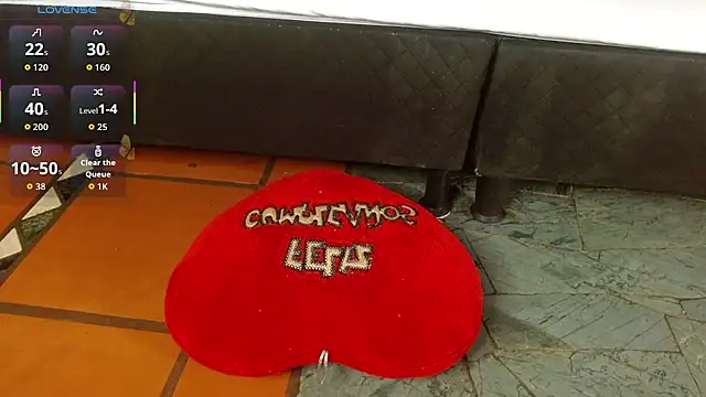 lily_queen30 (F milf) - Sen Kiss  in Boobs