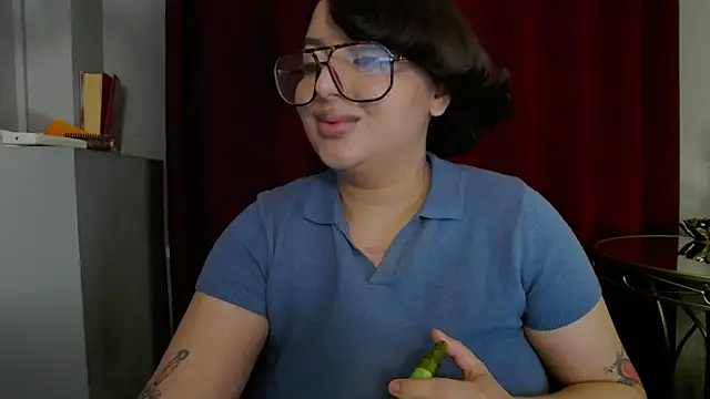 bustyallyy - BustyAllyy's free webcam - UK Sex Cams