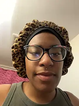 Webcam Model (Tu_GataLinda)  is live.Free join now!