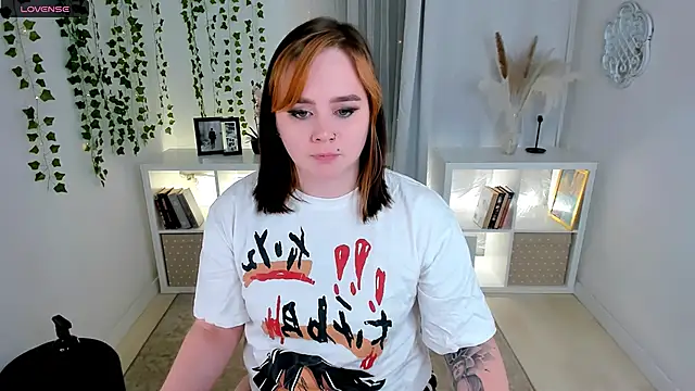 lunaalli - Lunaalli's free webcam - UK Sex Cams