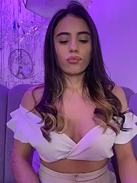 abythompson (F young) - Sexy kiss + Tits with cream 💦