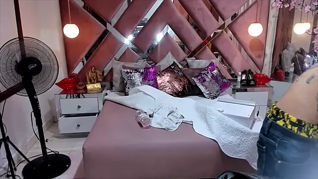 georgie_latin99 - Georgie_latin99's free webcam - UK Sex Cams