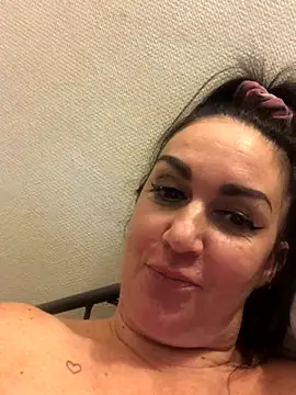 Webcam Model (BELLAMORGANE1)  is live.Free join now!