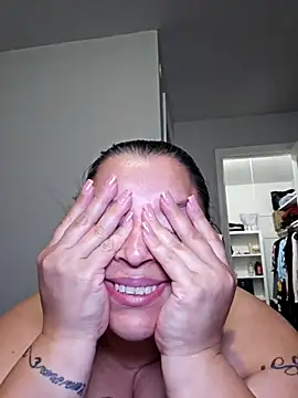 Webcam Model (_SweetDsire_)  is live.Free join now!