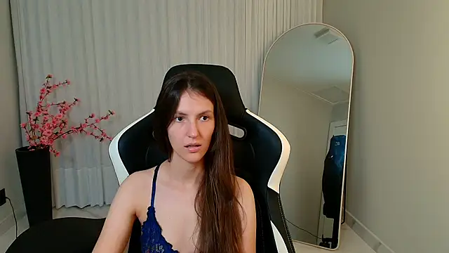 upssnowy's Stripchat show and profile