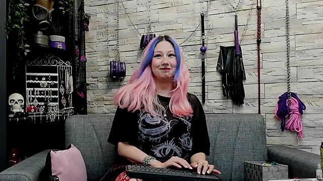 Live webcam thumbnail of CruelMistress from . Watch my show!