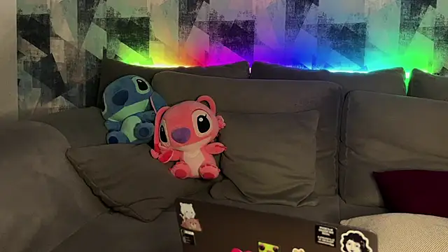 Live webcam thumbnail of OhNicolle from . Watch my show!