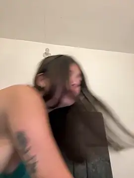 Webcam Model (Alyshanon18)  is live.Free join now!