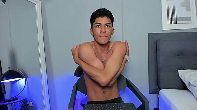 tylerffoxx - Tylerffoxx's free webcam - UK Sex Cams