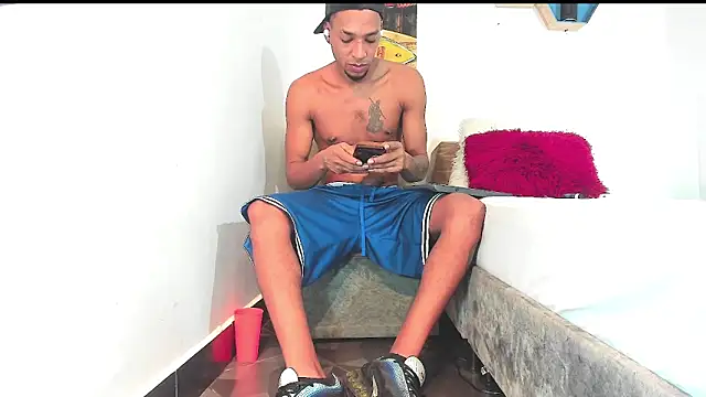 _bbc_master_ - _Bbc_master_'s free webcam - UK Sex Cams