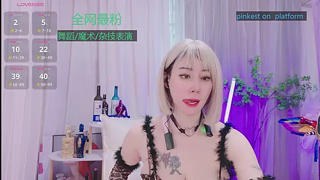 Luck_Lili_'s Stripchat show and profile