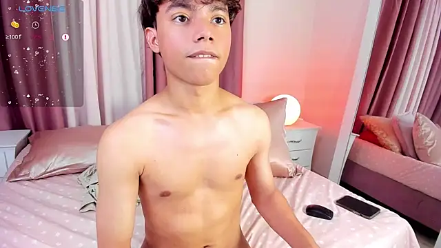 honeymoon_sariel (M twink) - show cock close up hard