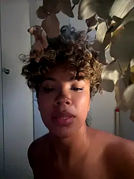 Webcam Model (Brunettexio)  is live.Free join now!