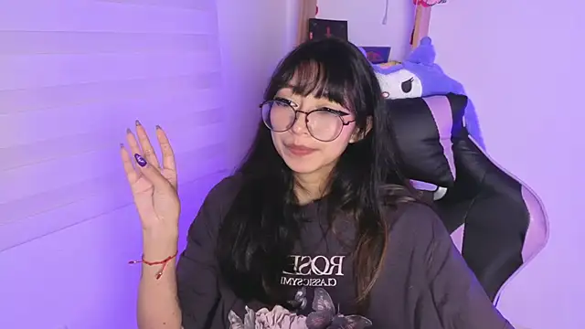 yommi_winx (F teen) - show boobs + nipple clamps