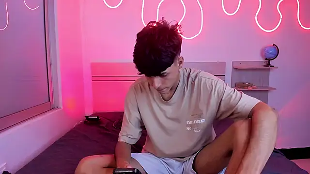  luccas_ferreira chat room