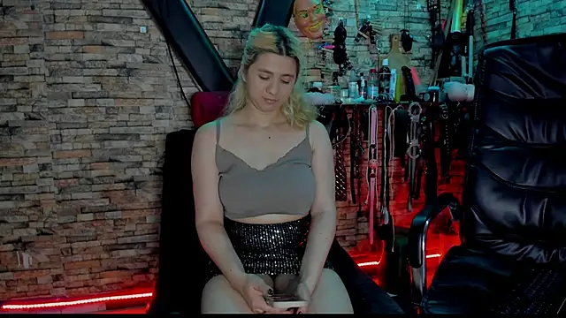  Liltildeman_moon chat room