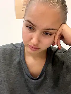 VanillaCakes live cam screenshot females on Ufotopia – Live Cams & Video Chat Community