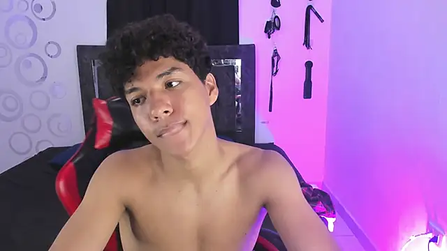 maximiliano_khalil (M young) - 🦶🏻Show Feet