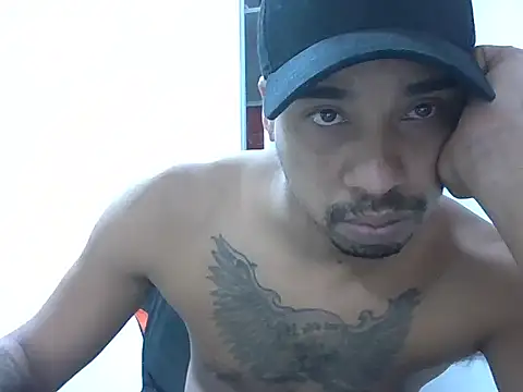 juninholekejr - JUNINHOLEKEJR's free webcam - UK Sex Cams