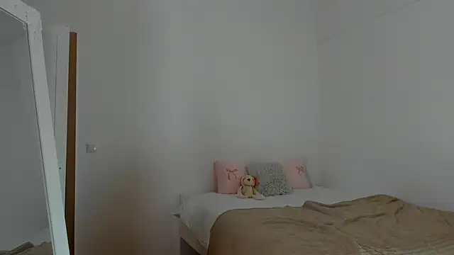 lisapalmerr (F teen) - nipple clamps