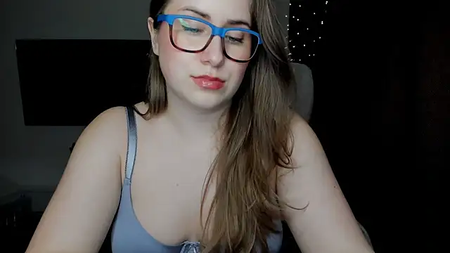 Live webcam thumbnail of SeasonalSomeone from . Watch my show!