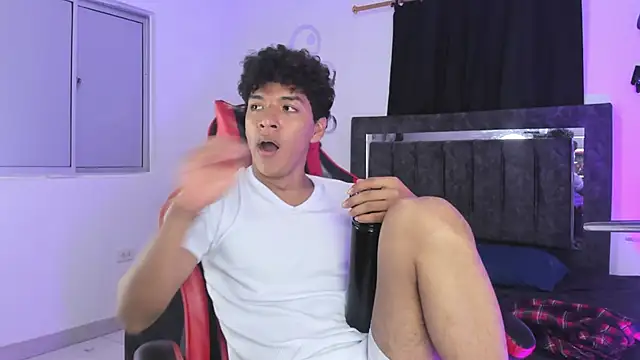 maximiliano_khalil (M young) - 🦶🏻Show Feet