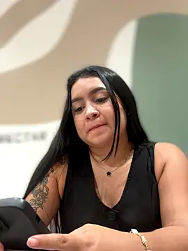 Pretty_Isadora's Stripchat show and profile