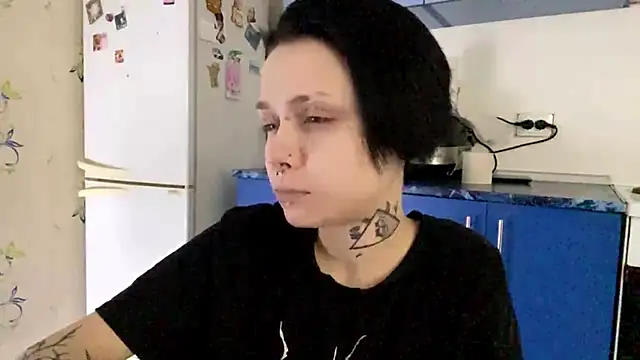 candaceblaze (F teen) - Show my long tongue