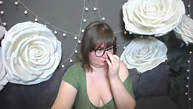 ZannaDreil live cam screenshot female on TokenKeno — Tip, Play & Watch Live Cams