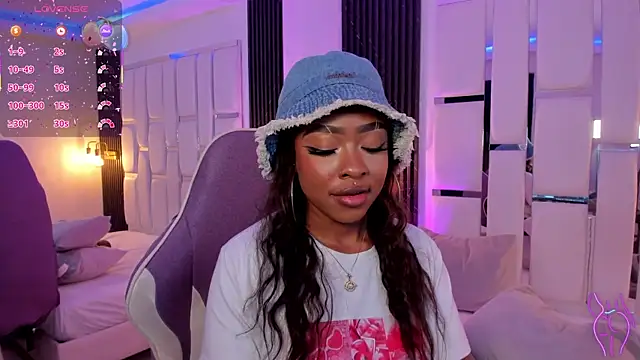 mia_schwarz - Mia_schwarz's free webcam - UK Sex Cams