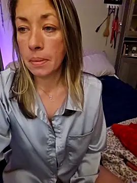 Webcam Model (_NinaLuvSins_)  is live.Free join now!