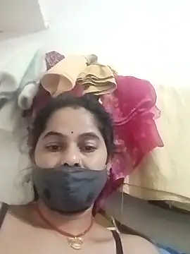 julee-740 (F young) - Full nude in public