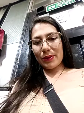 Webcam Model (Mia-love-03)  is live.Free join now!