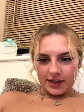 Webcam Model (Summer21k)  is live.Free join now!