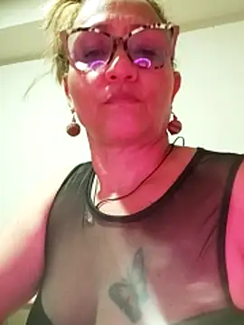 Cailinmilf's Stripchat show and profile