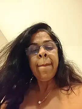 nakedmilfx (F mature) - Zoom pusssy