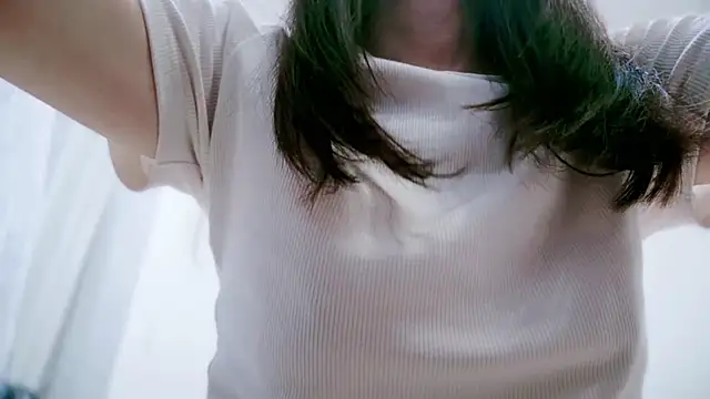 misato_0809 (F young) - Tシャツ脱いじゃおうかな？take off T-shirt