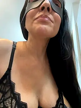 maryahblanc (Ask my age) - Being naked /Ficar nua por 5 minutos